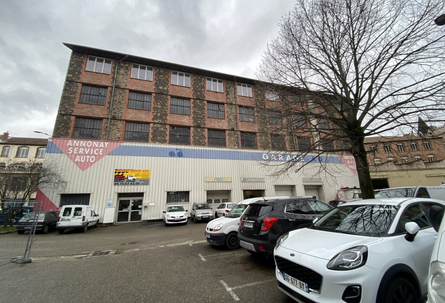 ANNONAY -Bâtiment à usage mixte avec appartement — photo 1