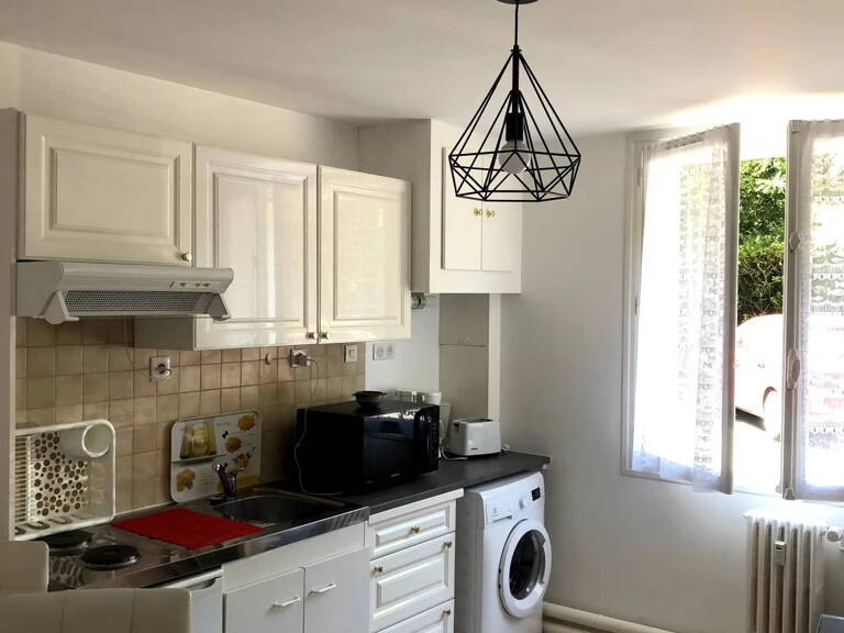 Poitiers-- Proche Blossac- Studio meublé 24m2 — photo 1