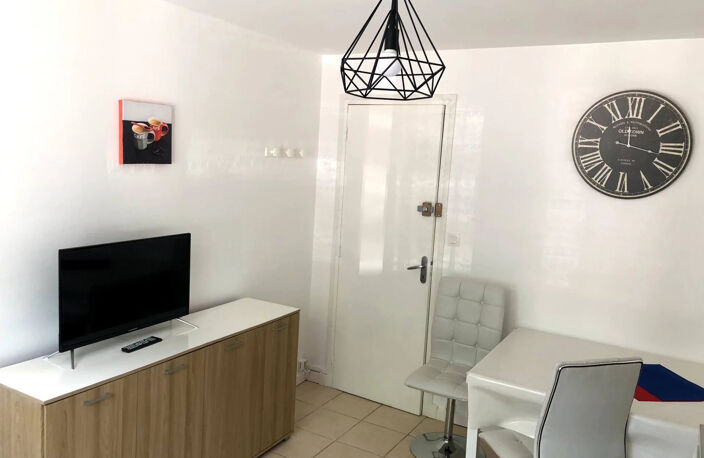 Poitiers-- Proche Blossac- Studio meublé 24m2 — photo 2