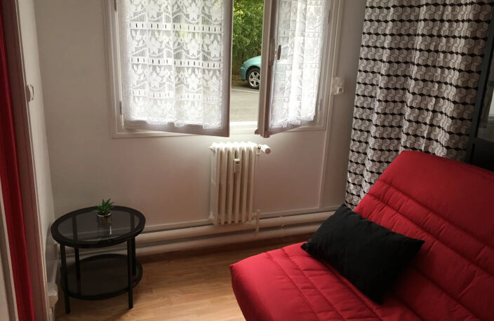 Poitiers-- Proche Blossac- Studio meublé 24m2 — photo 3