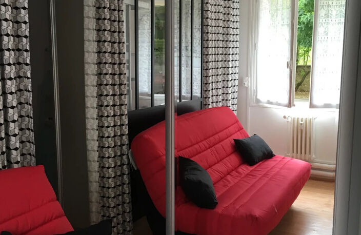 Poitiers-- Proche Blossac- Studio meublé 24m2 — photo 4