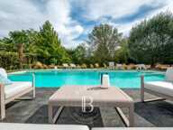 Sathonay Village - Maison de 290 m² - 5 chambres - piscine — photo 2