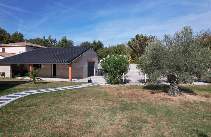 Maison contemporaine de plain-pied 143m2 - Piscine - 1 336m2 — photo 5