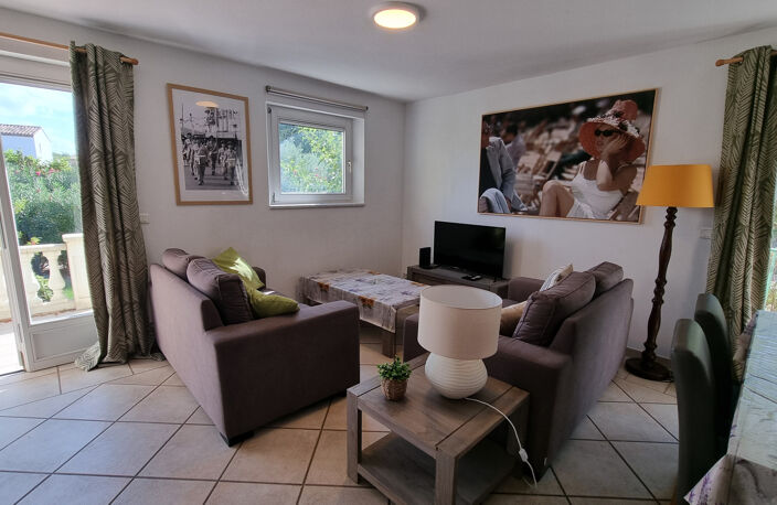 VAR (83) - À VENDRE - VIDAUBAN - Villa Triplex avec 3 chambr — photo 2