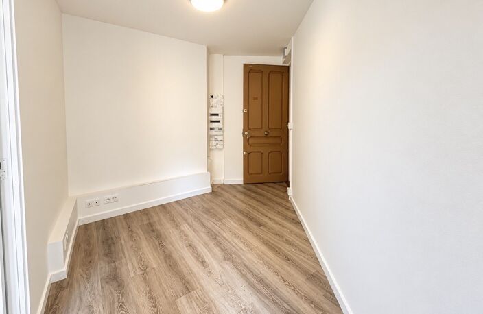 Local commercial — photo 2