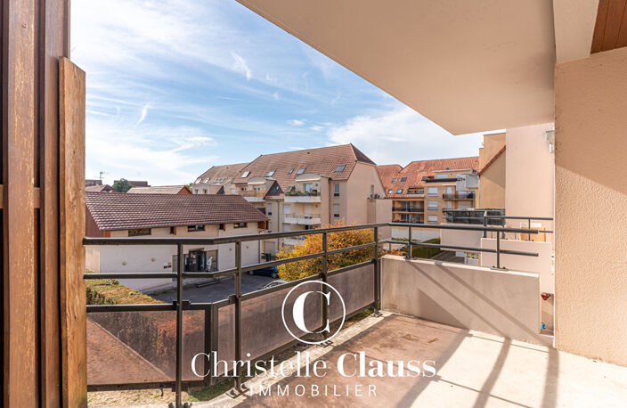Appartement F3 rénové avec deux chambres, terrasse et garage — photo 3
