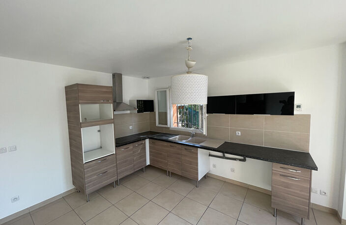 À louer - Maison T4 de plain-pied de 82 m² avec jardin — photo 3