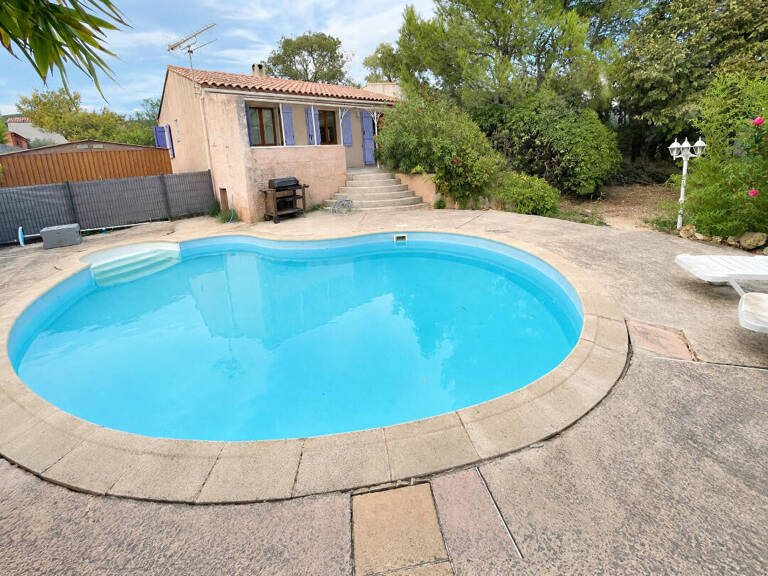 Maison de plain-pied de 80 m² avec piscine - La Fare les oliviers — photo 1