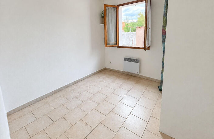 Maison de plain-pied de 80 m² avec piscine - La Fare les oliviers — photo 4
