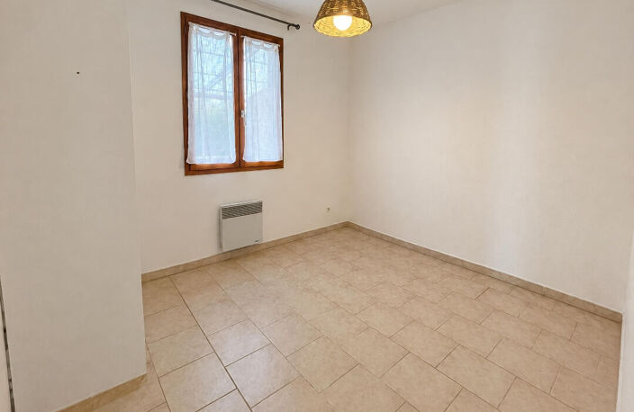 Maison de plain-pied de 80 m² avec piscine - La Fare les oliviers — photo 5