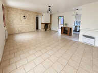 Maison de plain-pied de 80 m² avec piscine - La Fare les oliviers — photo 4