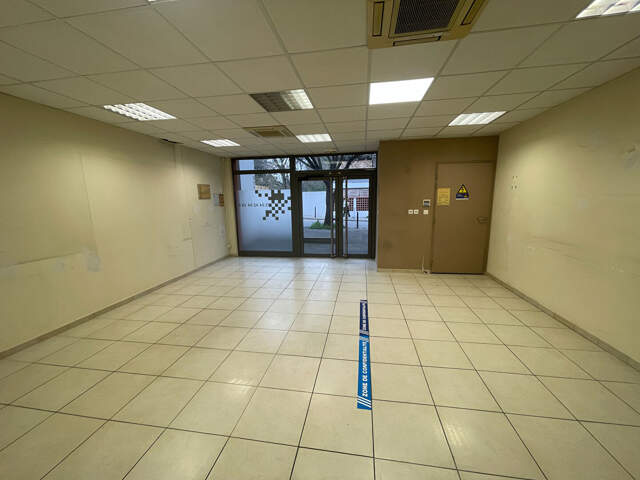 Local 114 m2 - Duranne — photo du bien