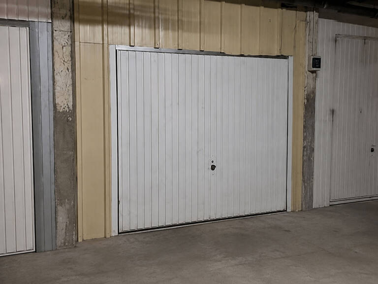 Vitrolles - Box  fermé 18 m2 — photo 1