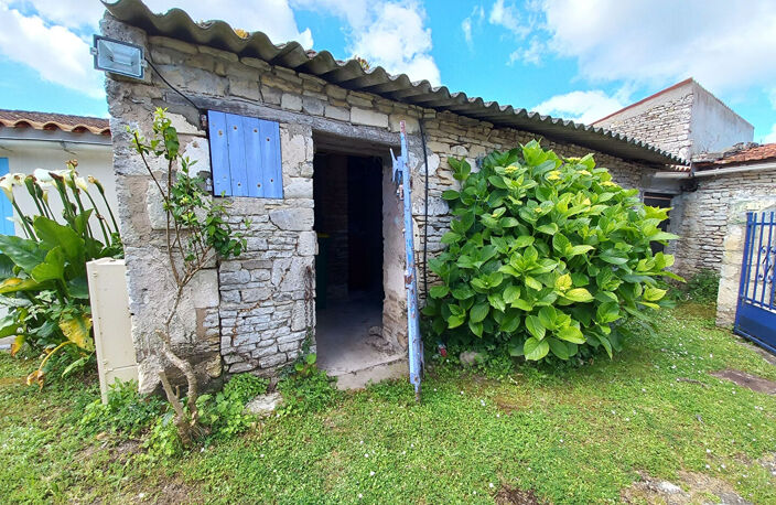 Authentique maison de village à rénover - Charme, dépendance en pierre et beau potentiel à 1,5 km des plages — photo 2