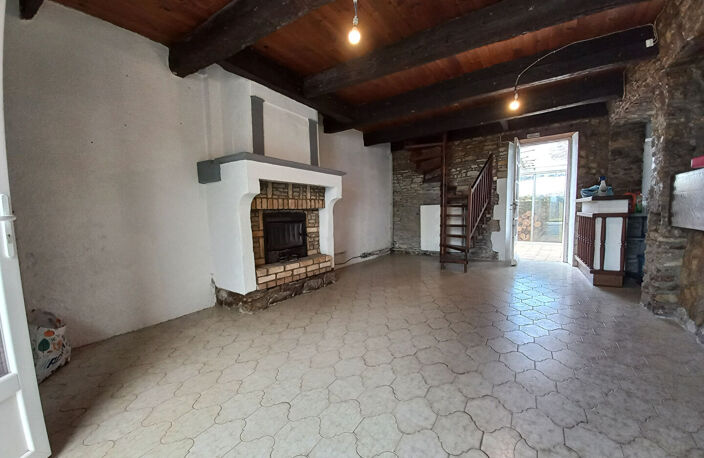Authentique maison de village à rénover - Charme, dépendance en pierre et beau potentiel à 1,5 km des plages — photo 5