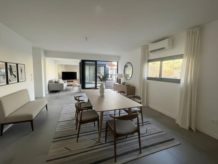 Immeuble faisant office d'une maison ou appartement — photo 1