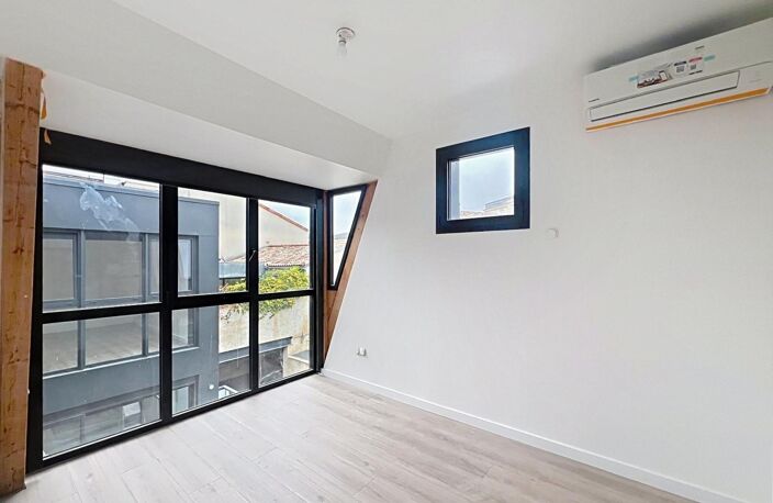 Immeuble faisant office d'une maison ou appartement — photo 2