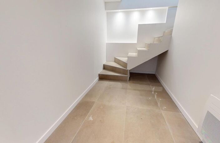 Immeuble faisant office d'une maison ou appartement — photo 3
