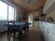 À La Nocle-Maulaix, découvrez cette maison surélevée au calme, sur plus de 4 000 m² de terrain,3 chambres, une salle de douche, un garage, un sous-sol et un grand abri couvert — photo 2