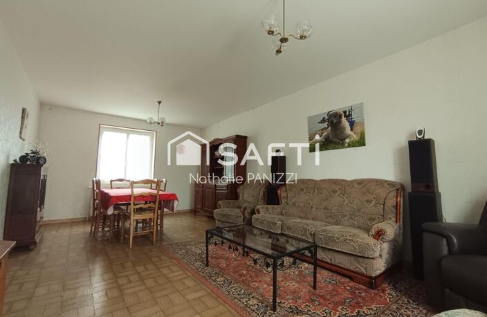À La Nocle-Maulaix, découvrez cette maison surélevée au calme, sur plus de 4 000 m² de terrain,3 chambres, une salle de douche, un garage, un sous-sol et un grand abri couvert — photo 3