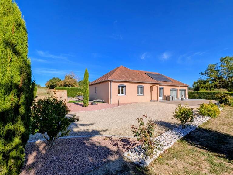 SAINT-YAN  Villa de plain-pied rénovée avec piscine — photo 1