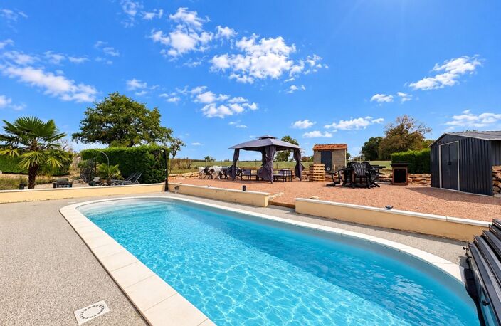 SAINT-YAN  Villa de plain-pied rénovée avec piscine — photo 3