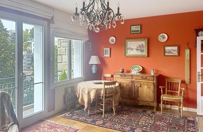 APPARTEMENT LUMINEUX AVEC ASCENSEUR, GARAGE ET CAVE — photo 2