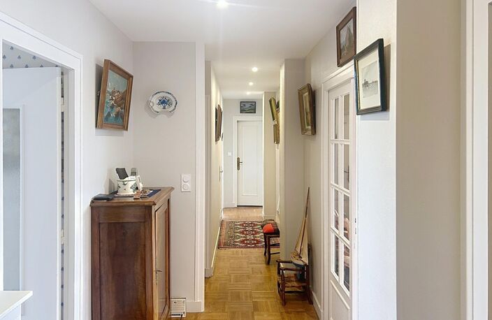 APPARTEMENT LUMINEUX AVEC ASCENSEUR, GARAGE ET CAVE — photo 4