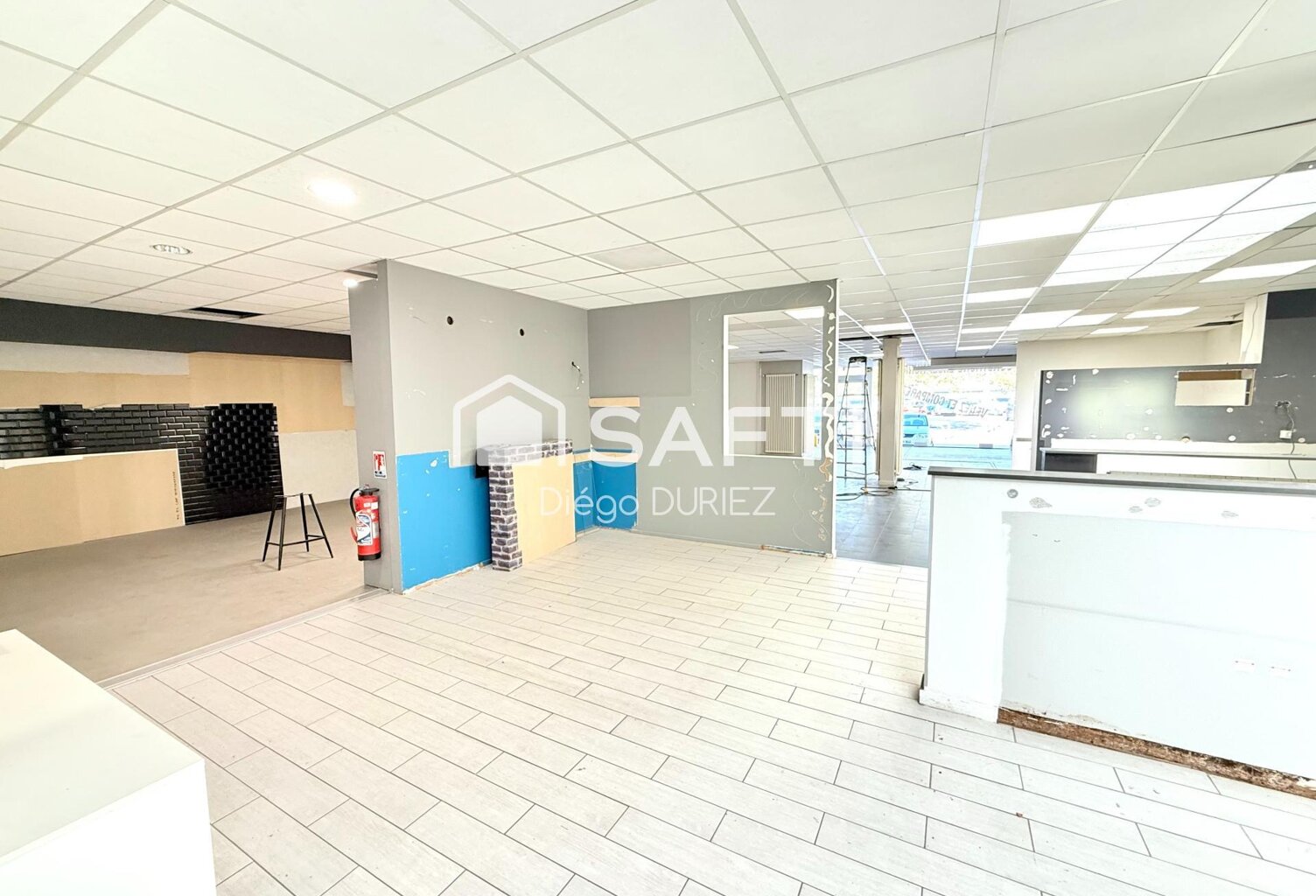 SURFACE COMMERCIALE 1 000 M²  EMPLACEMENT EXCEPTIONNEL — photo 1