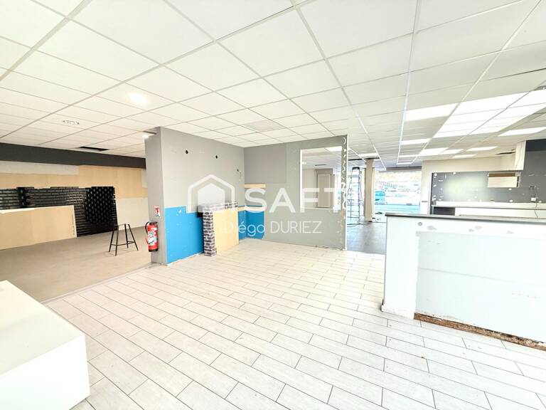 SURFACE COMMERCIALE 1 000 M²  EMPLACEMENT EXCEPTIONNEL — photo 1