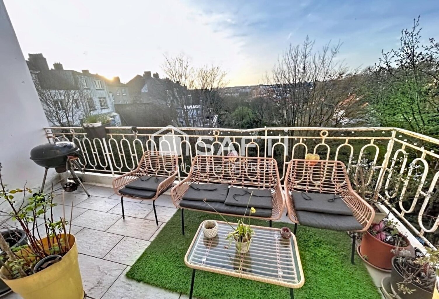 Belle terrasse, commerces et écoles à proximité — photo 1