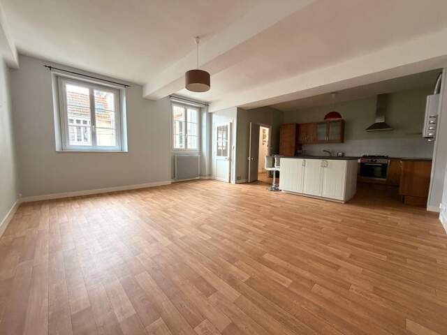 Centre ville appartement en bon état — photo du bien