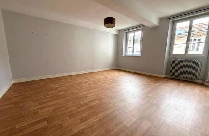 Centre ville appartement en bon état — photo 3