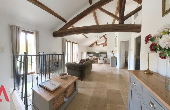 Exceptionnelle grange rénovée de trois chambres avec piscine privée — photo 2
