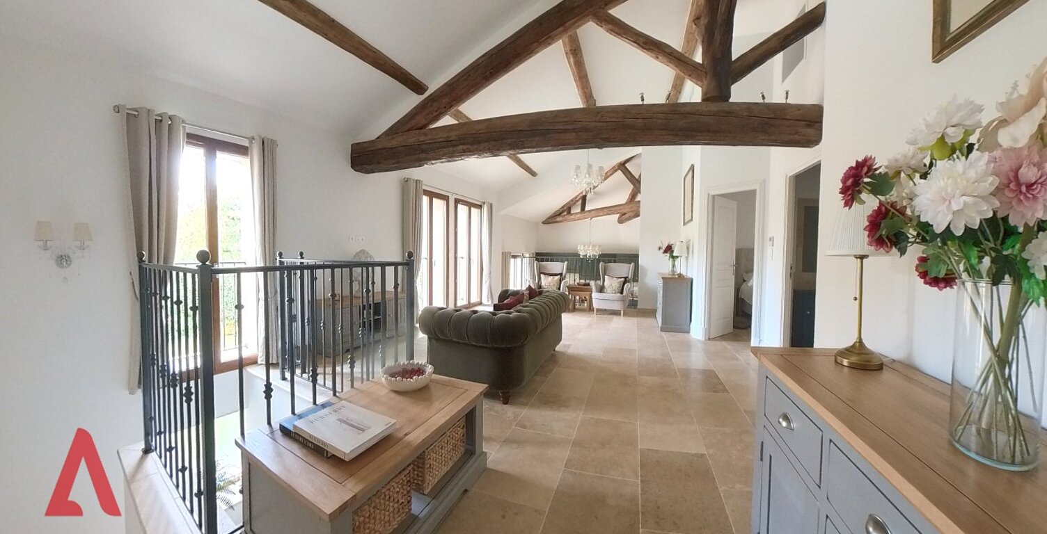 Exceptionnelle grange rénovée composée de deux habitations indépendantes avec deux piscines privées — photo 1