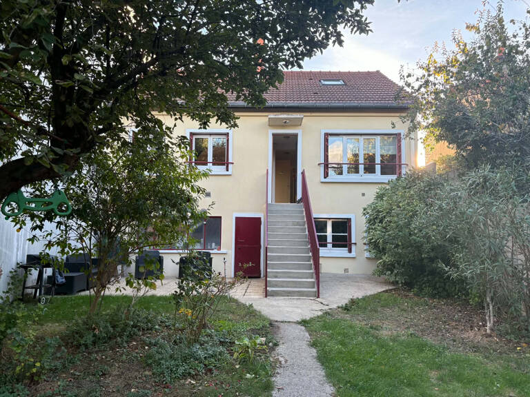 MAISON FAMILIALE AVEC UNE BELLE EMPRISE AU SOL ET FORT POTEN — photo 1