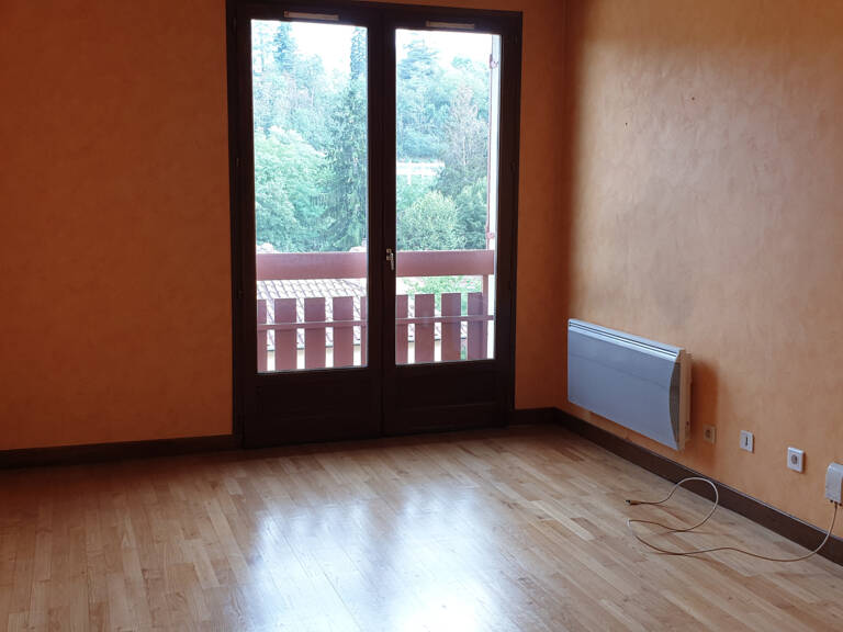 JOLI T2 AU CALME CENTRE DU VILLAGE — photo 1