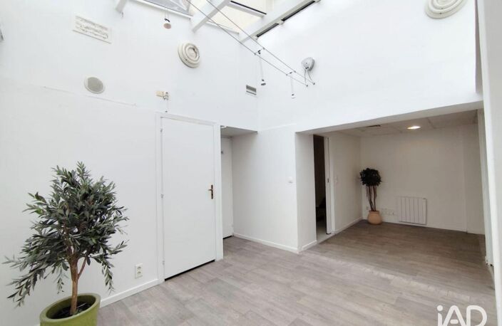 Location Local d'activités 76 m&sup2; — photo 2