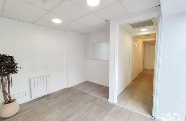 Location Local d'activités 76 m&sup2; — photo 4