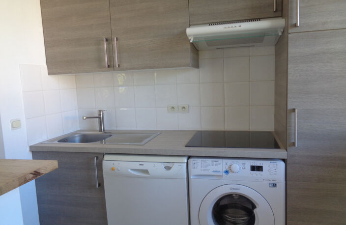 A LOUER : bel appartement T3 de 64 m2 avec terrasse et 2 parking — photo 3