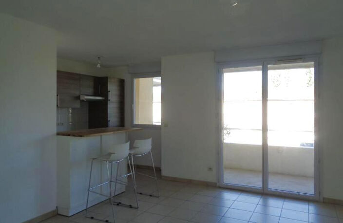 A LOUER : bel appartement T3 de 64 m2 avec terrasse et 2 parking — photo 4