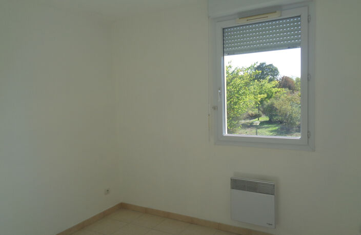 A LOUER : bel appartement T3 de 64 m2 avec terrasse et 2 parking — photo 5