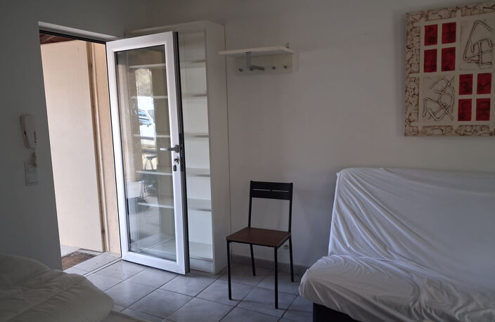 Studio meublé de 27 m2 env. avec eau et chauffage inclus ! — photo 2