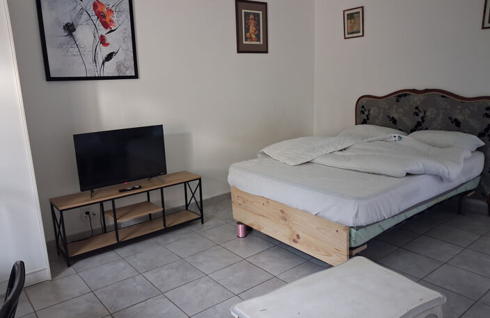 Studio meublé de 27 m2 env. avec eau et chauffage inclus ! — photo 3
