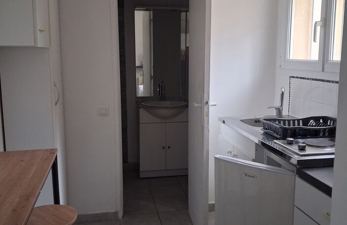 Studio meublé de 27 m2 env. avec eau et chauffage inclus ! — photo 4