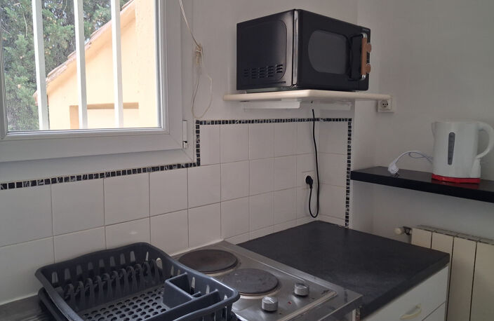 Studio meublé de 27 m2 env. avec eau et chauffage inclus ! — photo 5