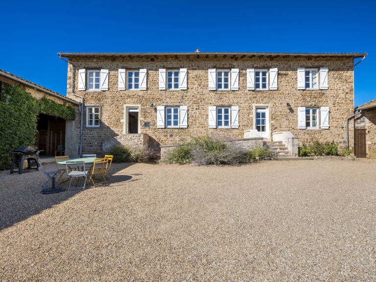BEAUJOLAIS DES CRUS, PROPRIETE EN PIERRES, 6 CHAMBRES, GITE, PARCELLE DE VIGNES — photo 1