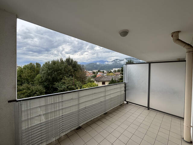 T2 AVEC TERRASSE EYBENS — photo du bien