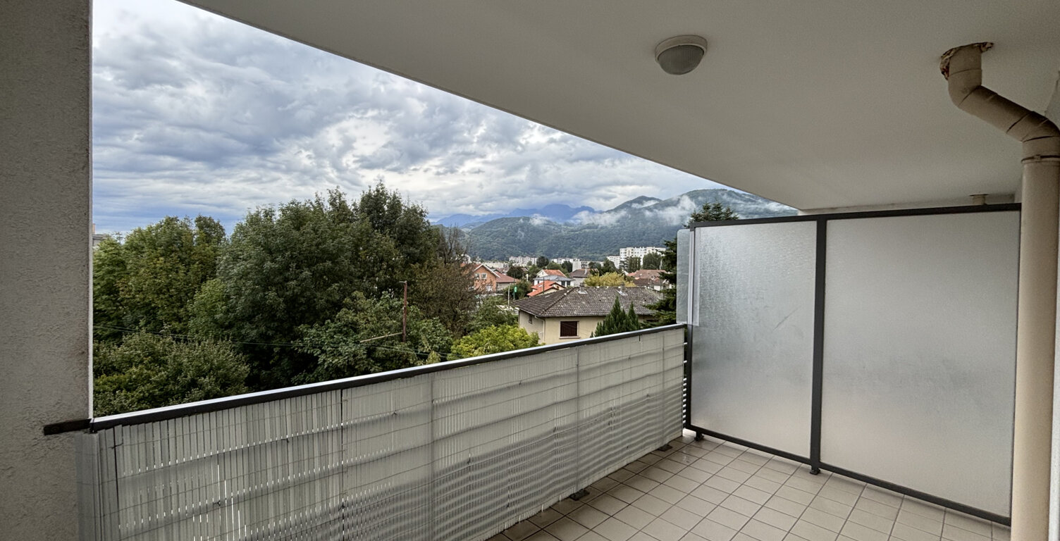 T2 AVEC TERRASSE EYBENS — photo 1