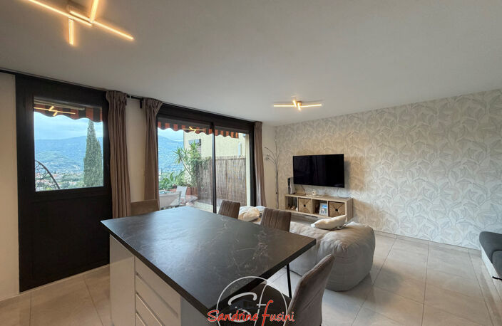 STUDIO MEUBLE AVEC TERRASSE — photo 2